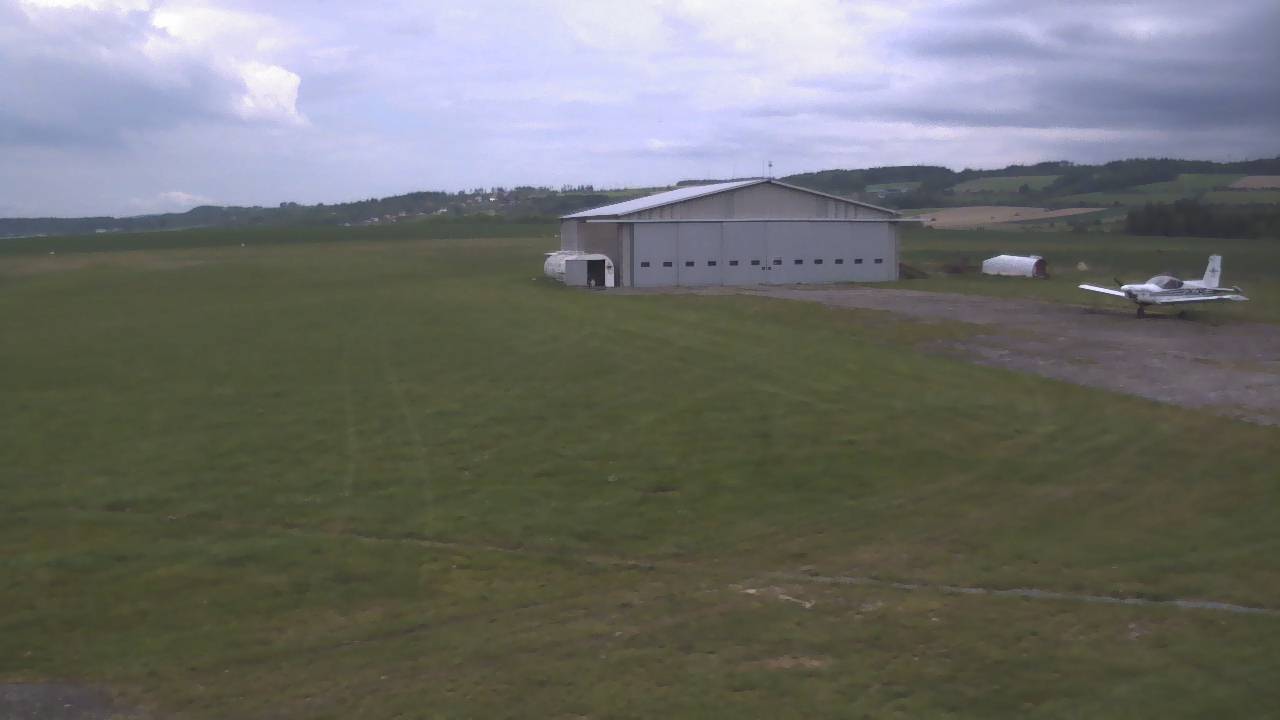 Webová kamera s vysokým rozlišením s pohledem na hangár AN-2